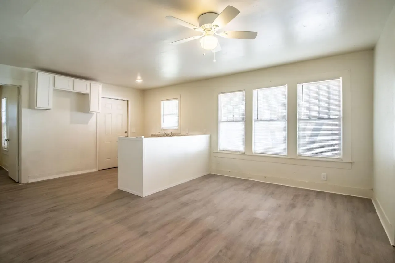 Photo 6 — 1911 22nd Street, Lubbock, TX 79411