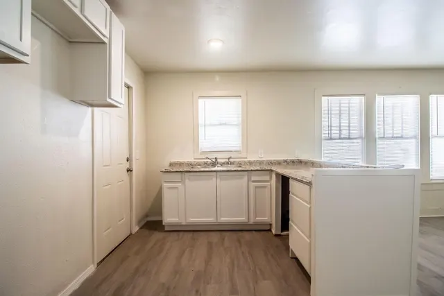 Photo 7 — 1911 22nd Street, Lubbock, TX 79411