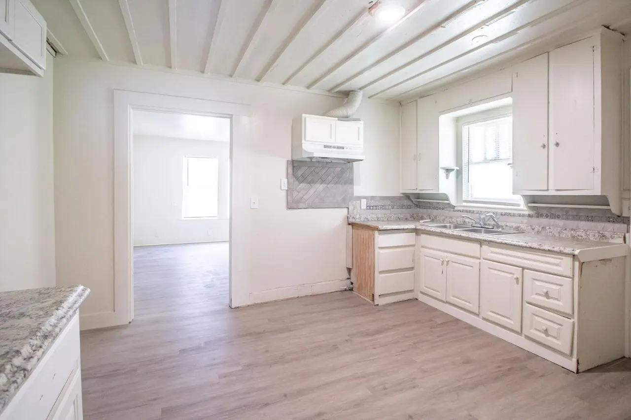 Photo 12 — 1911 22nd Street, Lubbock, TX 79411