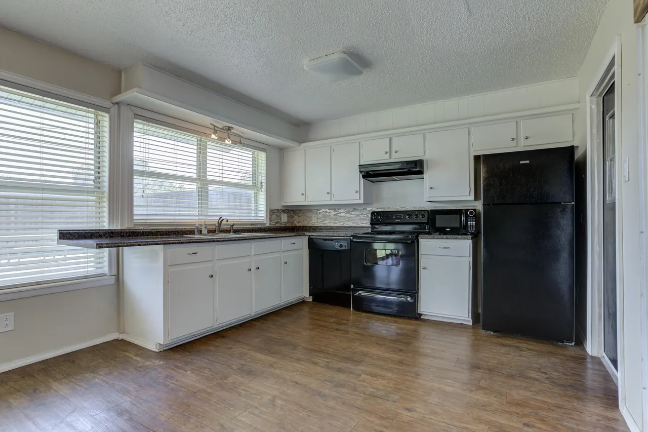Photo 15 — 5427 34th Street, Lubbock, TX 79407