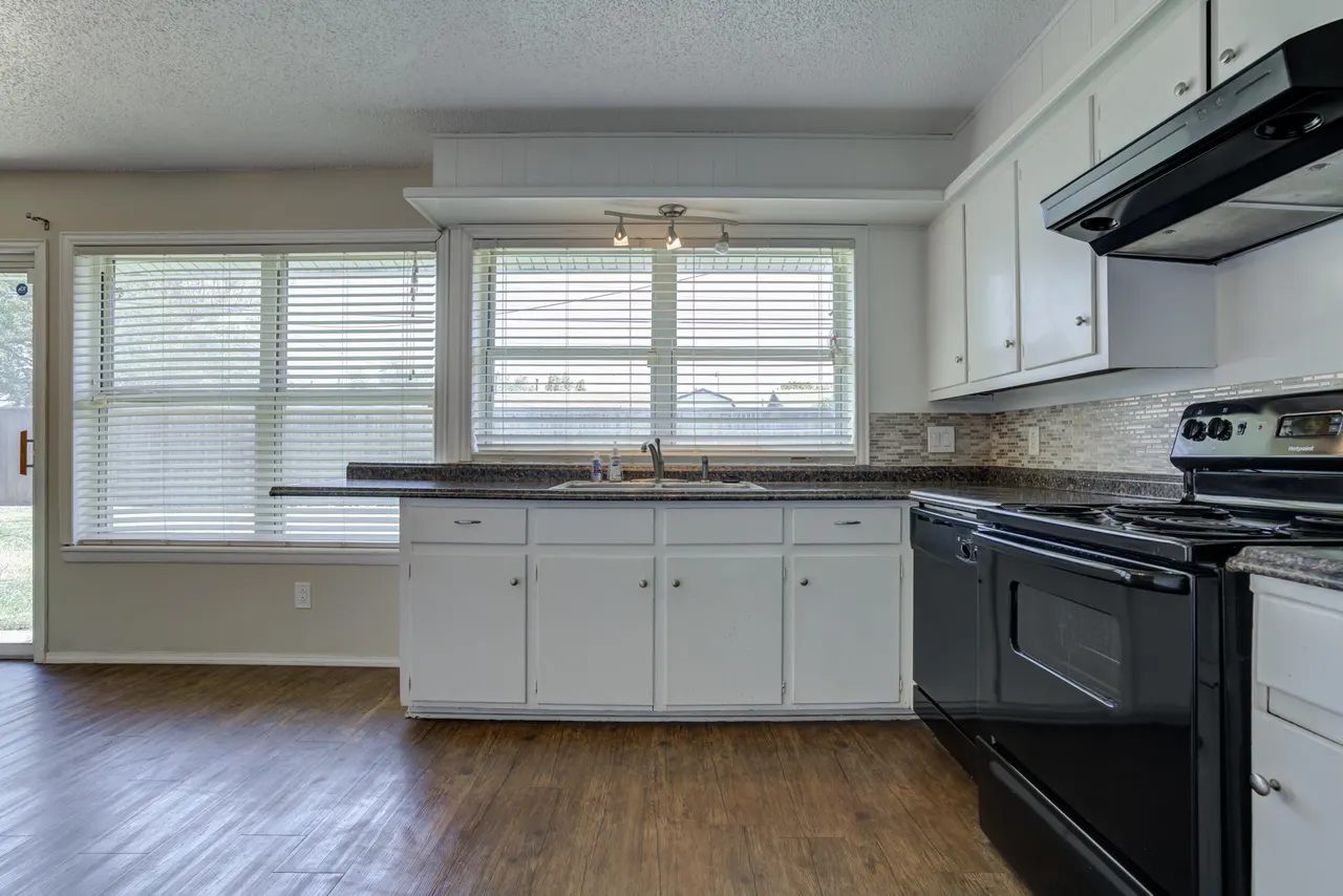 Photo 16 — 5427 34th Street, Lubbock, TX 79407