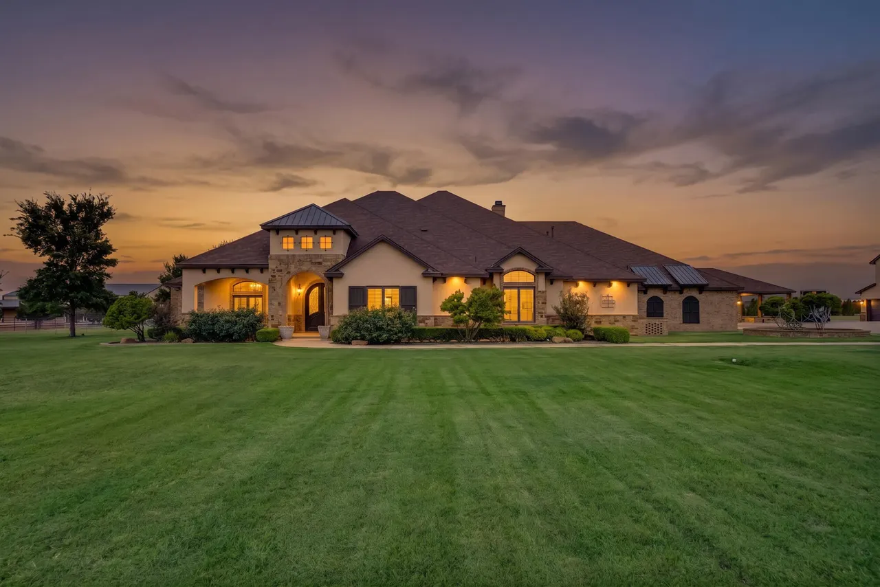 Front exterior — 8009 F M 2641, Shallowater, TX 79363