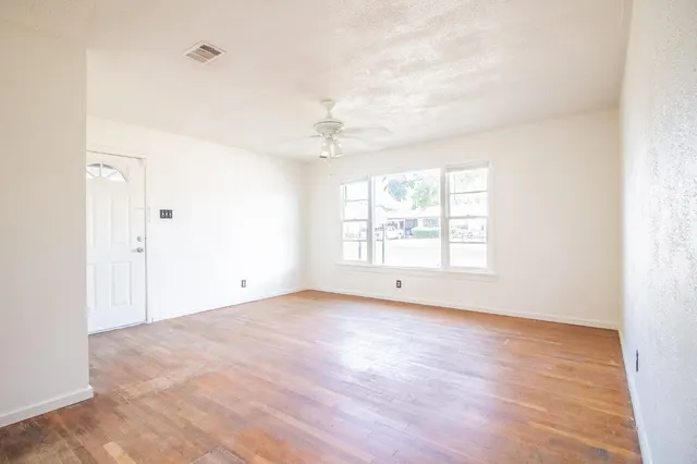 Photo 6 — 2011 45th Street, Lubbock, TX 79412