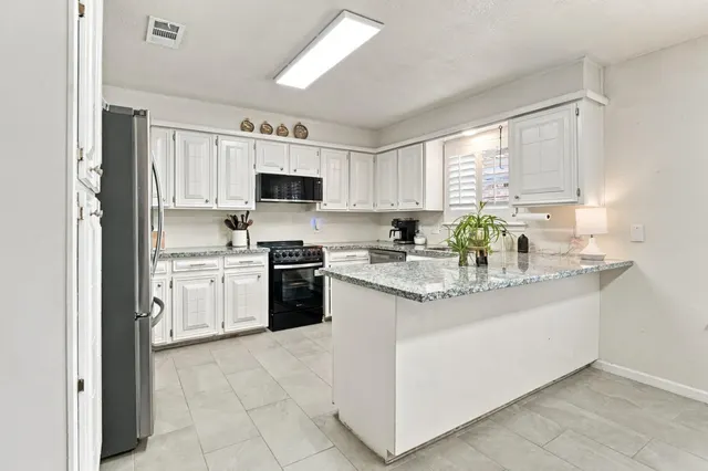 Photo 7 — 2813 74th Place, Lubbock, TX 79423