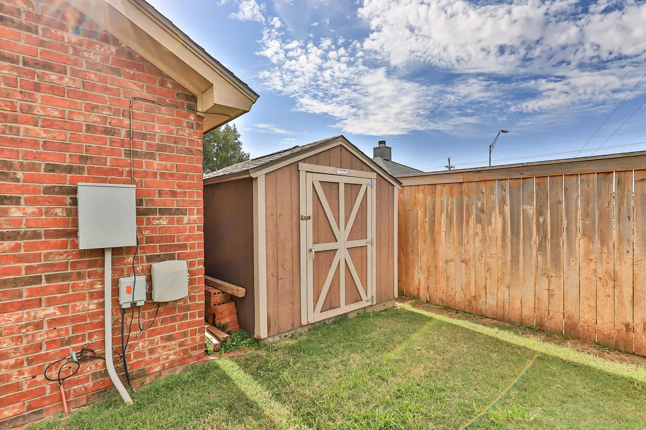 Photo 18 — 9706 Avenue W, Lubbock, TX 79423