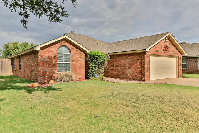 Photo 2 — 9706 Avenue W, Lubbock, TX 79423