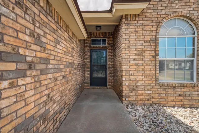 Photo 3 — 408 Kewanee Avenue, Lubbock, TX 79416