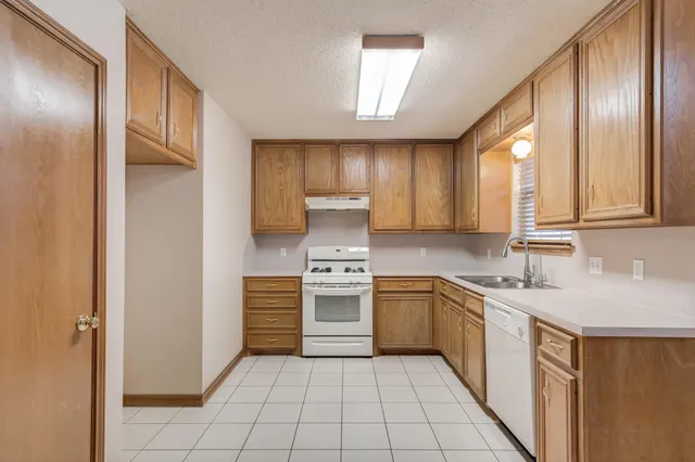 Photo 7 — 408 Kewanee Avenue, Lubbock, TX 79416