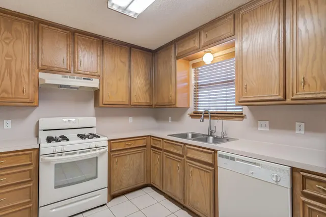 Photo 8 — 408 Kewanee Avenue, Lubbock, TX 79416