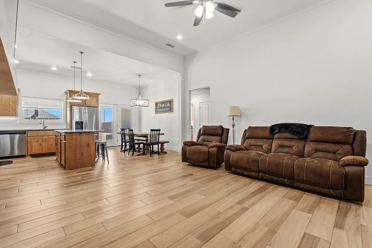 Photo 6 — 1910 Durham Avenue, Wolfforth, TX 79382