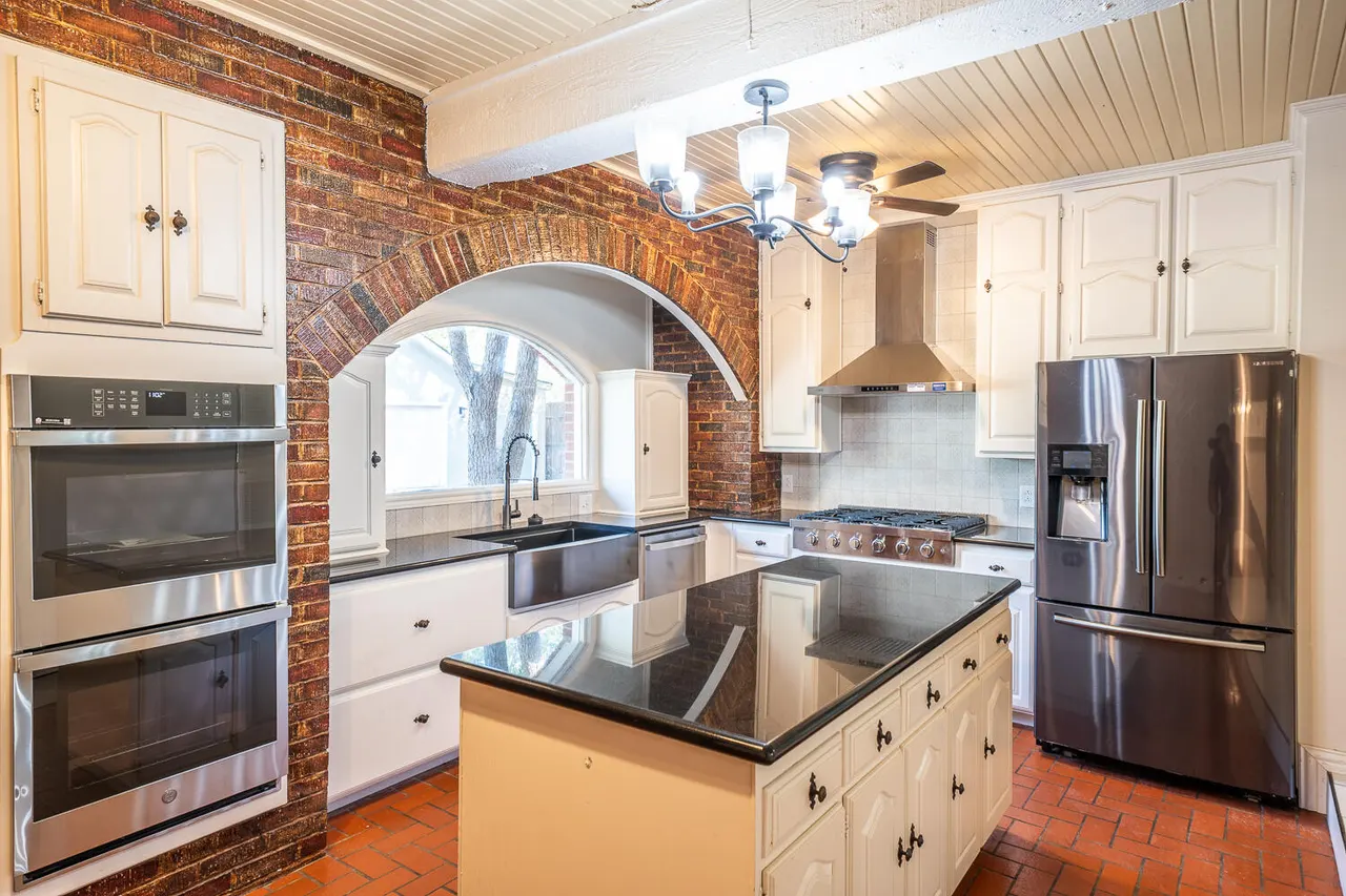 Photo 6 — 5104 19th Street, Lubbock, TX 79407