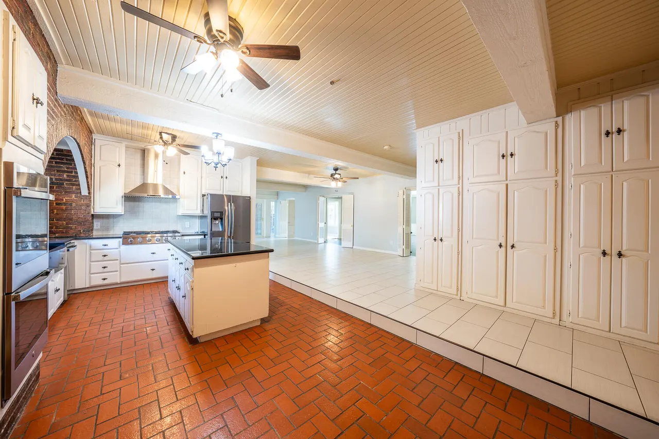 Photo 9 — 5104 19th Street, Lubbock, TX 79407