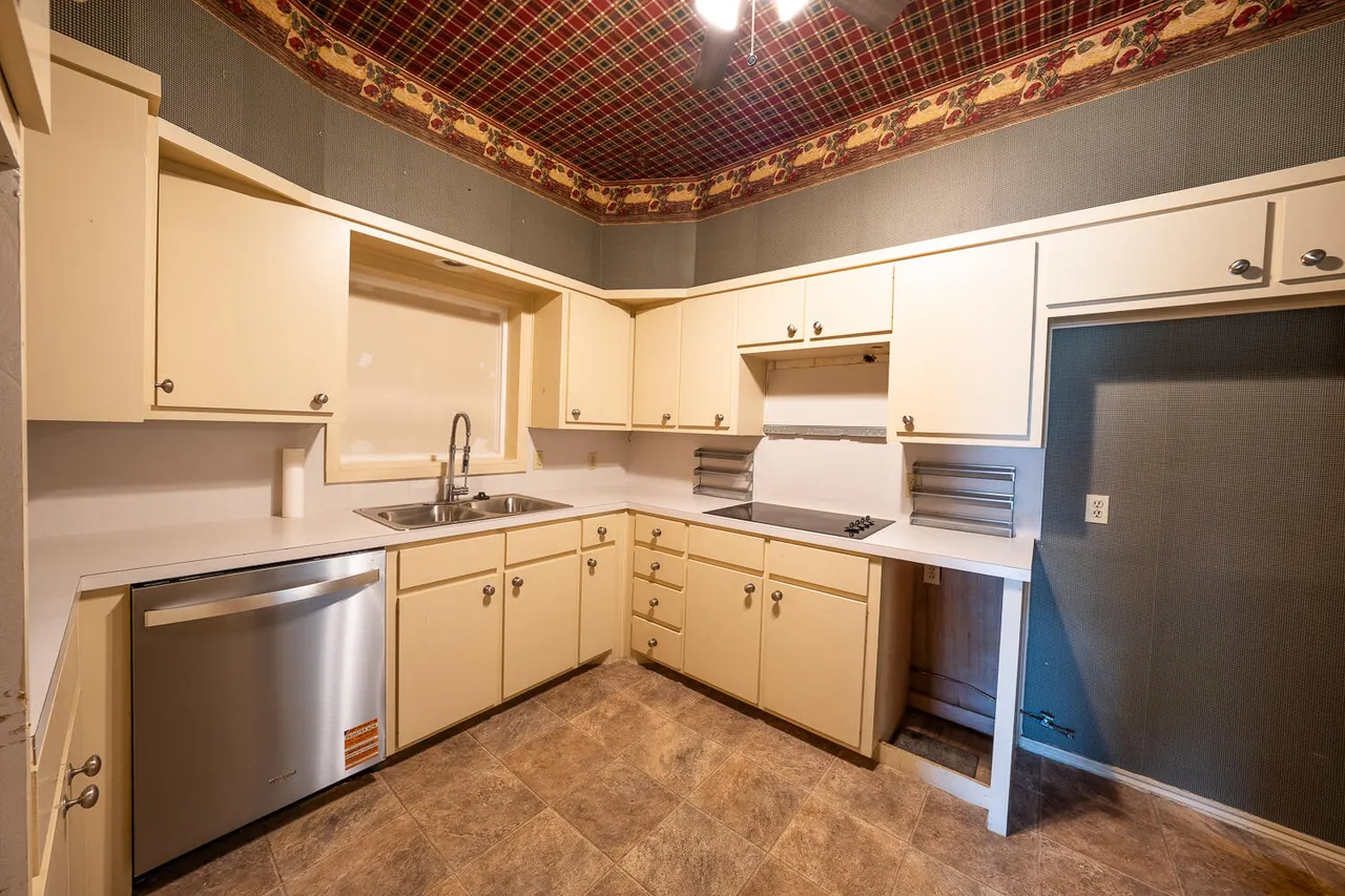 Photo 16 — 5104 19th Street, Lubbock, TX 79407