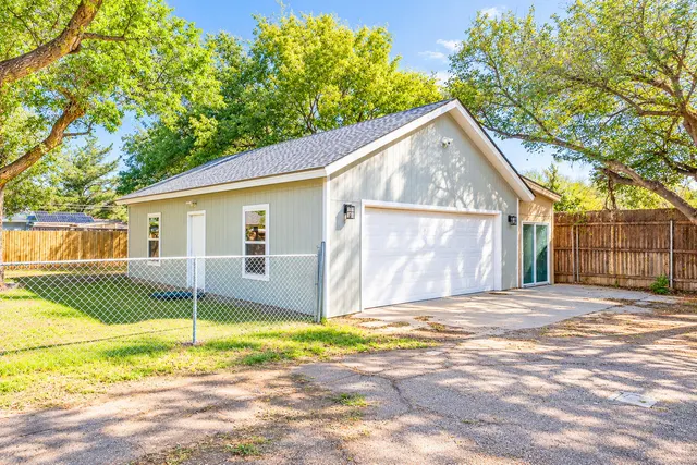 Photo 3 — 5104 19th Street, Lubbock, TX 79407