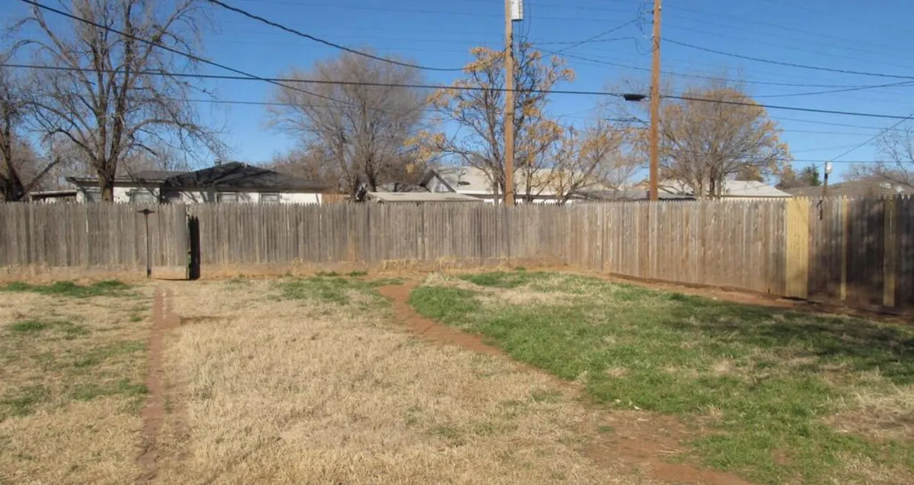 Photo 5 — 2008 48th Street, Lubbock, TX 79412