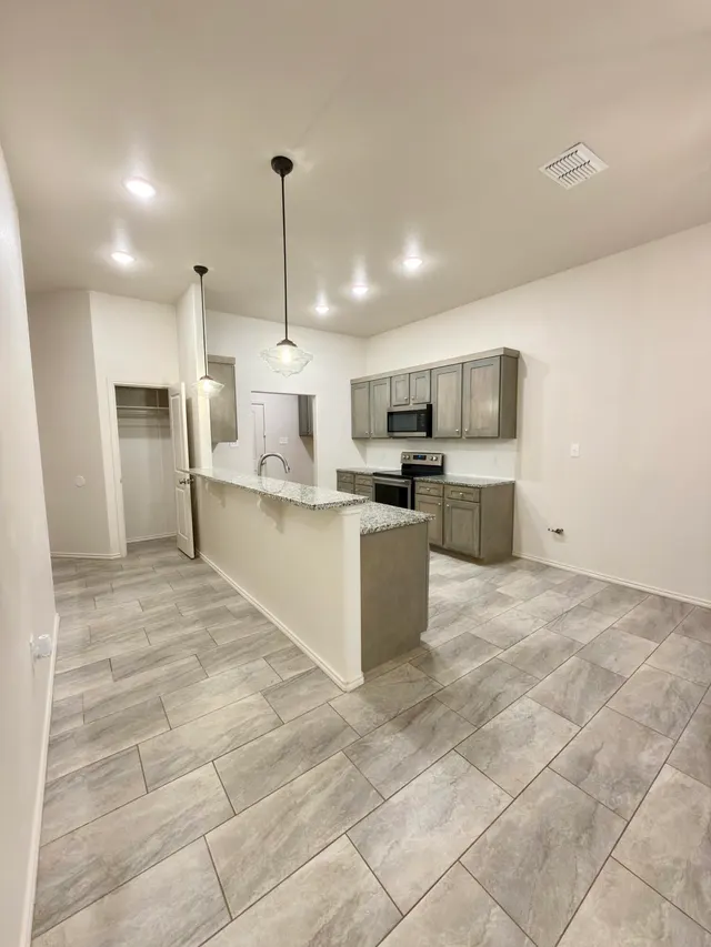 Photo 5 — 1140 N 7th Street, Wolfforth, TX 79382