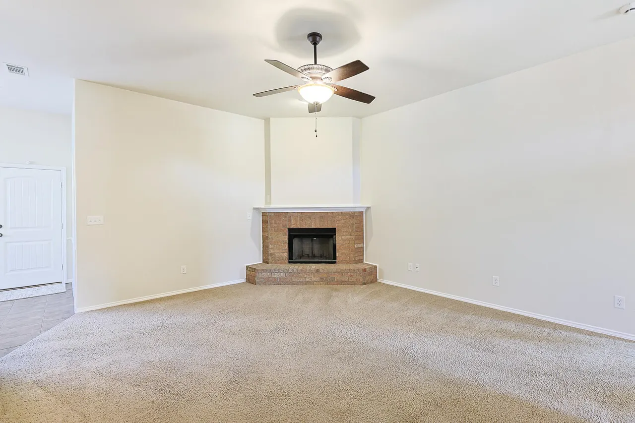 Photo 4 — 9305 Rochester Avenue, Lubbock, TX 79424