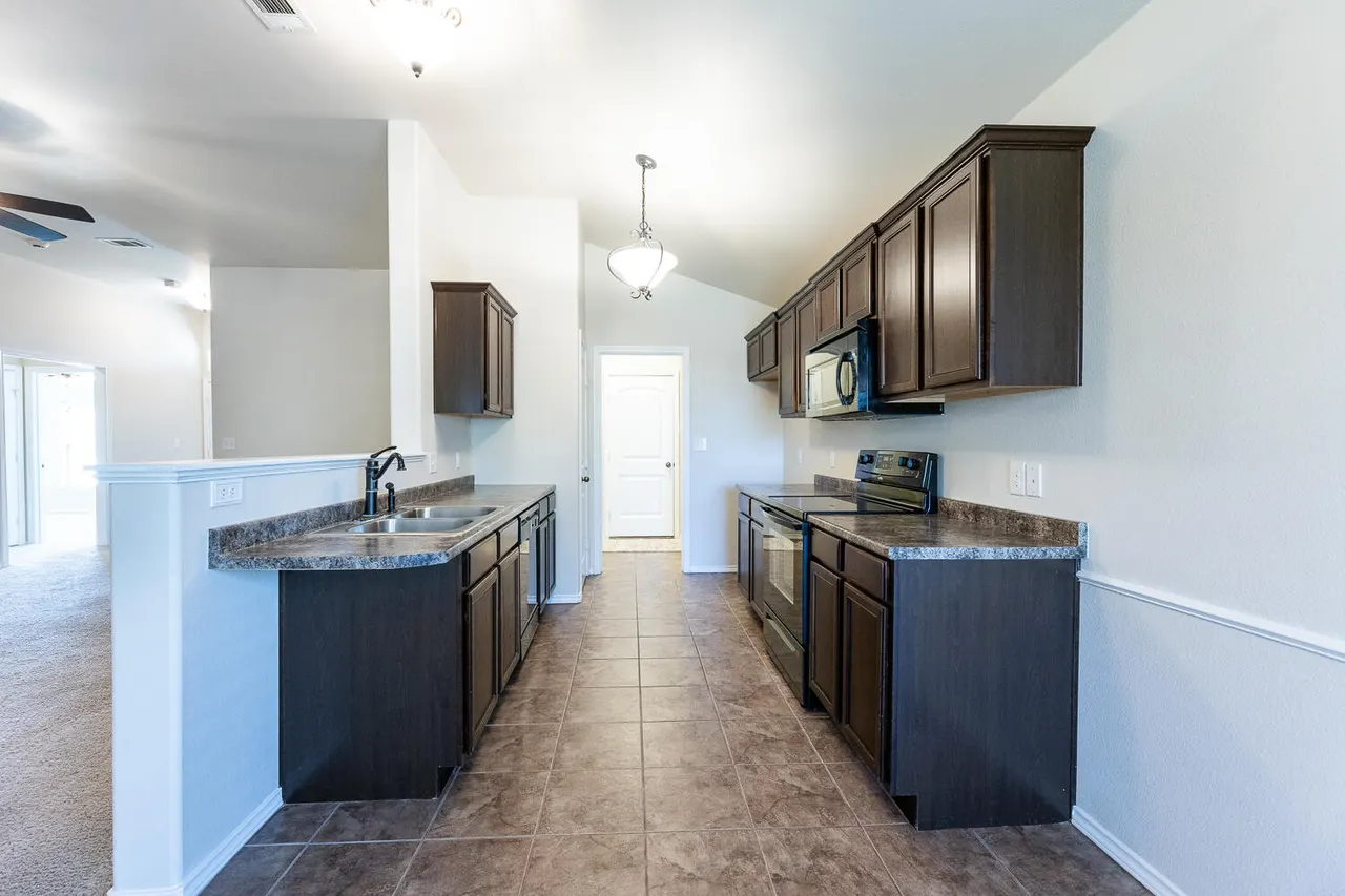 Photo 11 — 9305 Rochester Avenue, Lubbock, TX 79424