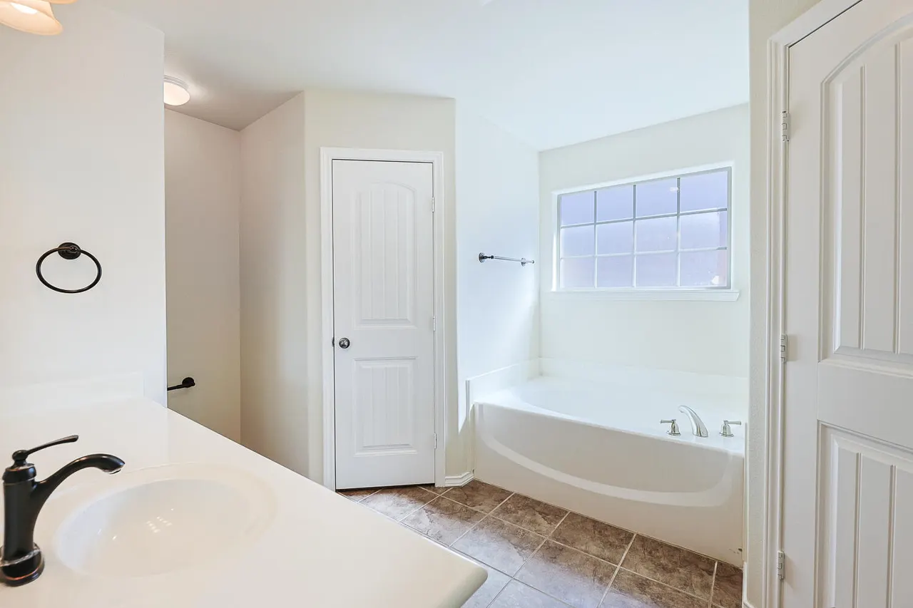 Photo 21 — 9305 Rochester Avenue, Lubbock, TX 79424