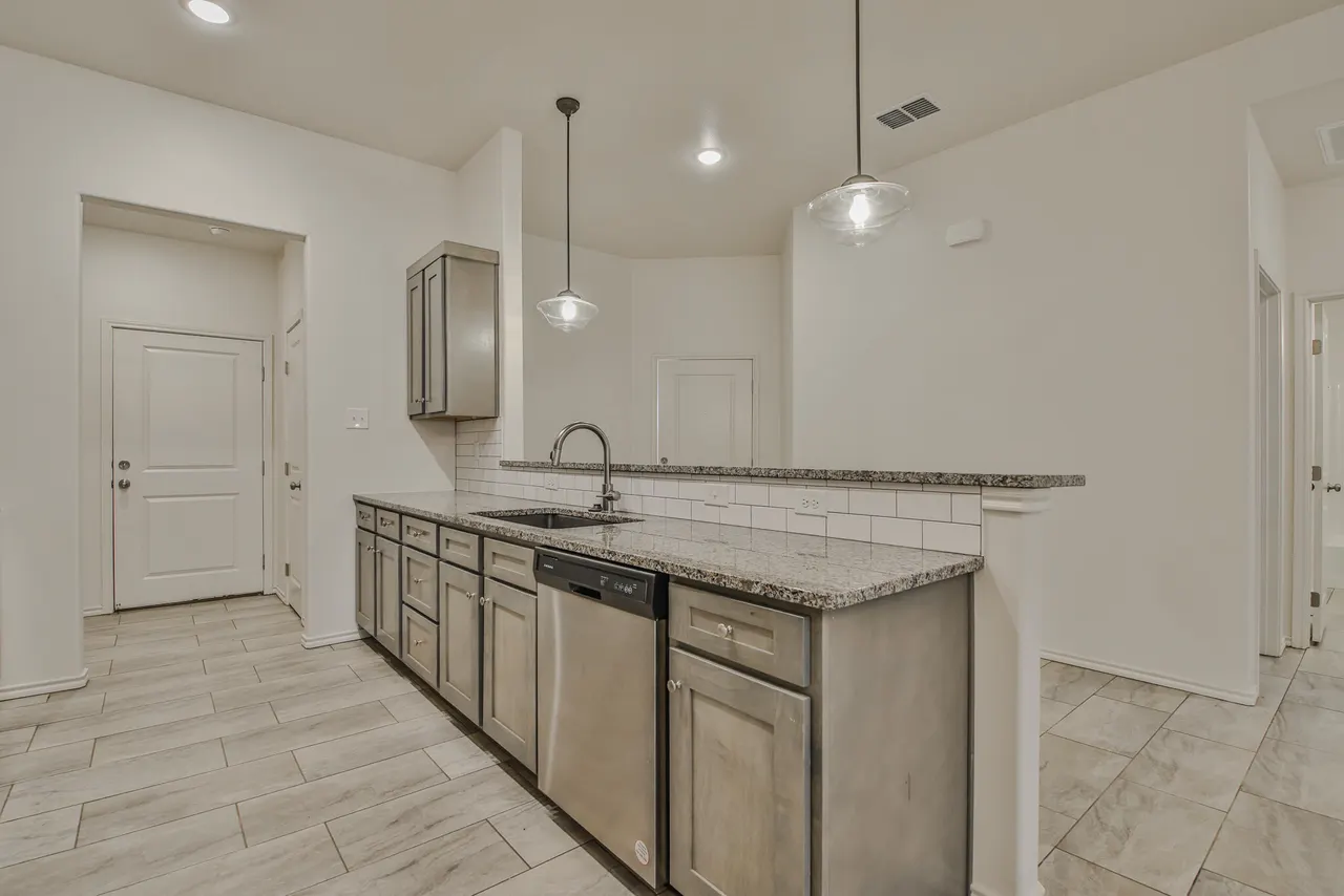 Photo 3 — 5514 Kemper Street, Lubbock, TX 79416