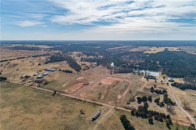 Photo 4 — 1550 Bird Creek Drive, Guthrie, OK 73044