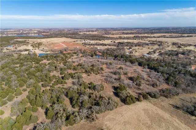 Photo 3 — 1550 Bird Creek Drive, Guthrie, OK 73044