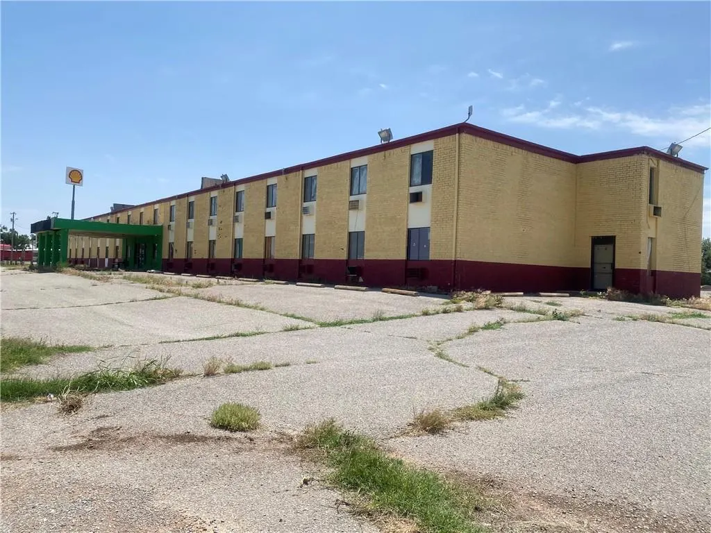Photo 2 — 211 N 9TH Street, Canute, OK 73626