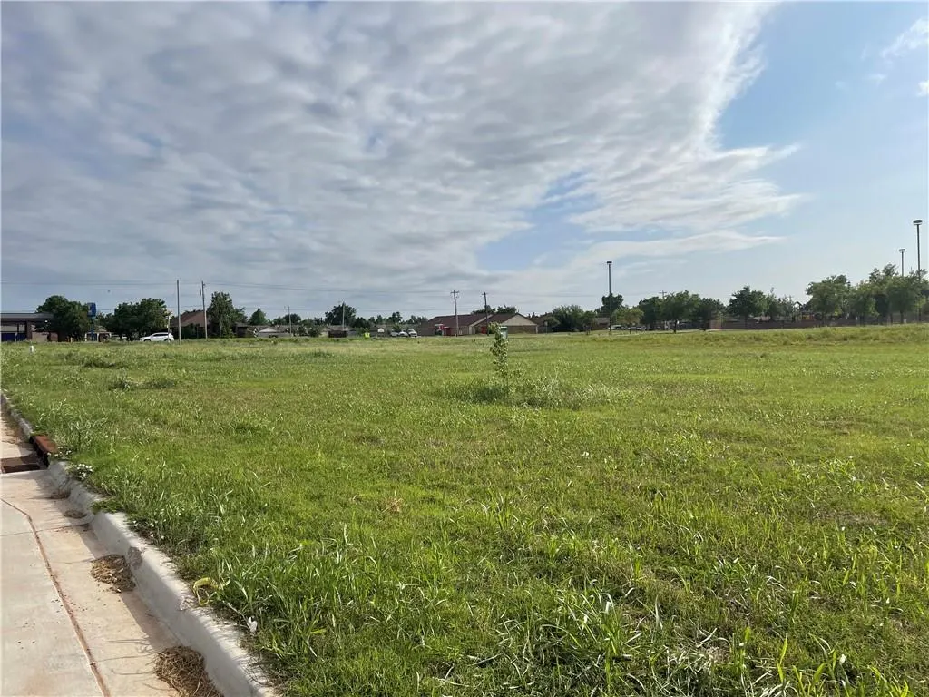 Photo 3 — 8021 N Council Road, Oklahoma City, OK 73142