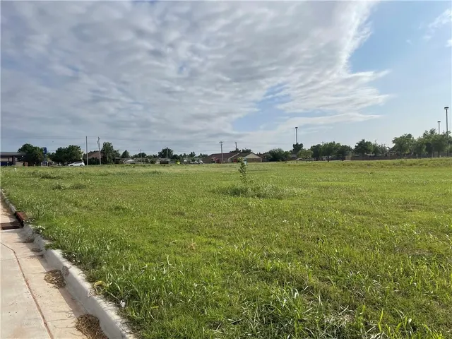 Photo 3 — 8021 N Council Road, Oklahoma City, OK 73142