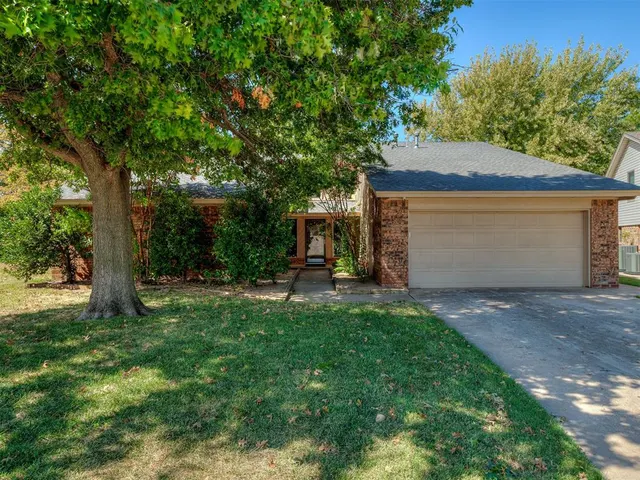 Photo 2 — 11236 NW 109th Street, Yukon, OK 73099
