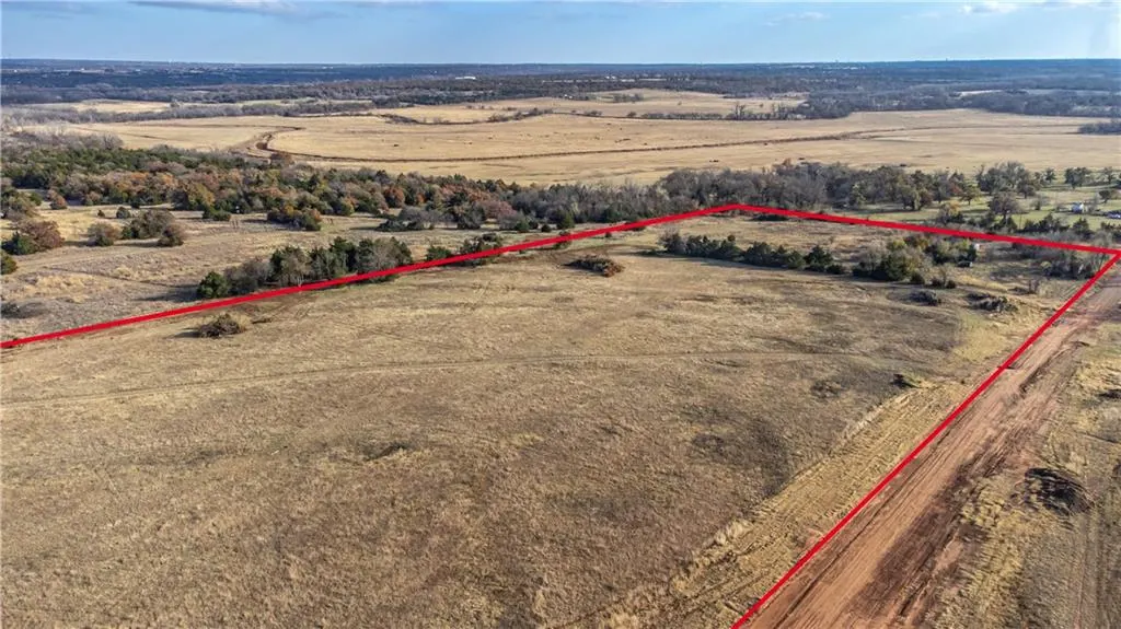 Photo 4 — 7468 Meadowlark Lane, Guthrie, OK 73044