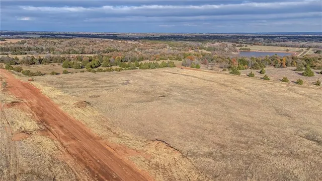 Photo 7 — 7668 Meadowlark Lane, Guthrie, OK 73044