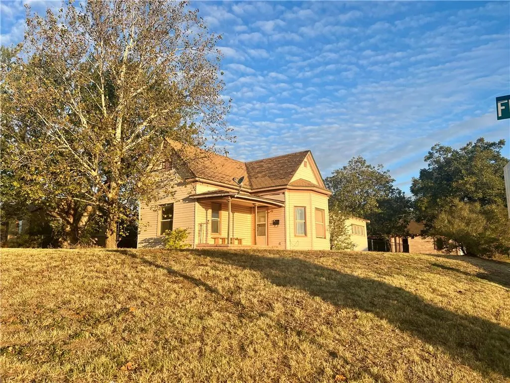 Front exterior — 423 E Franklin Avenue, Weatherford, OK 73096