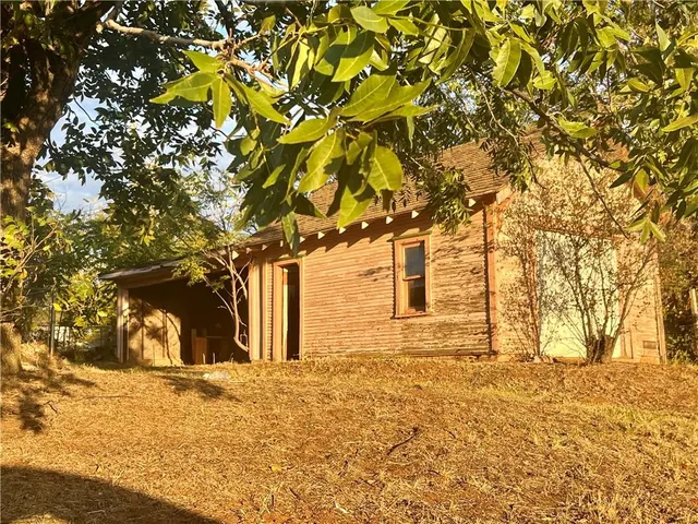 Photo 2 — 423 E Franklin Avenue, Weatherford, OK 73096