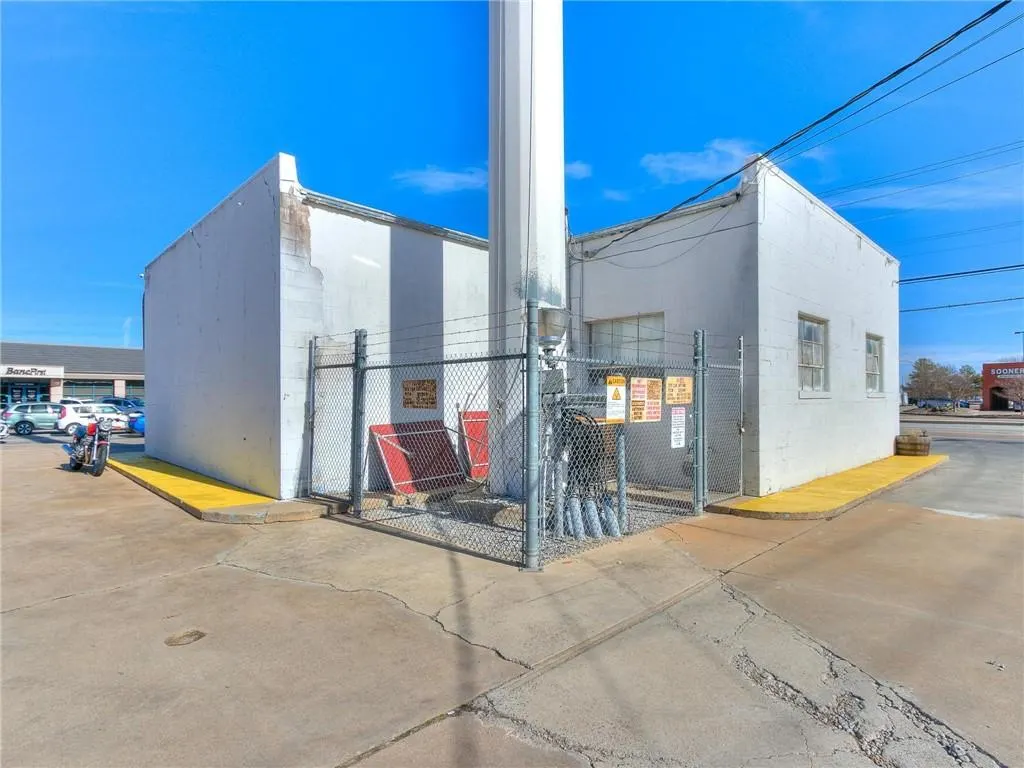 Photo 5 — 1200 W Main Street, Norman, OK 73069