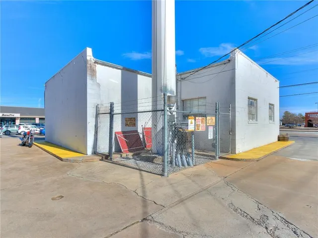 Photo 5 — 1200 W Main Street, Norman, OK 73069