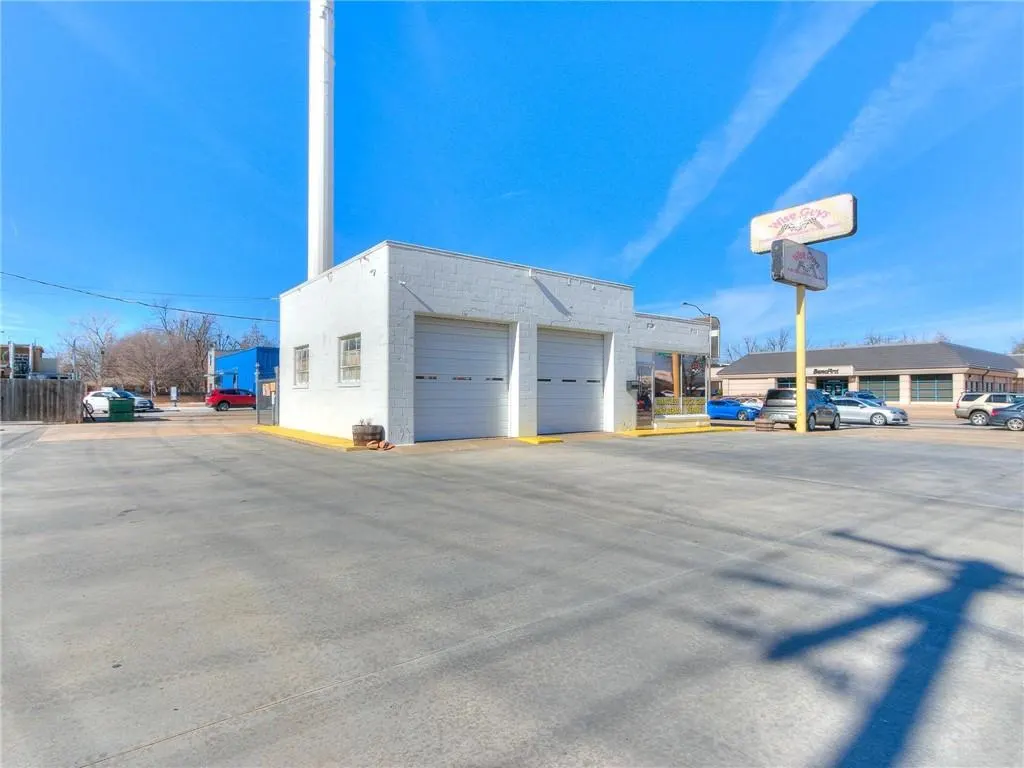 Photo 4 — 1200 W Main Street, Norman, OK 73069