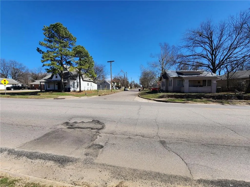Photo 3 — 548 N Kickapoo, Shawnee, OK 74801