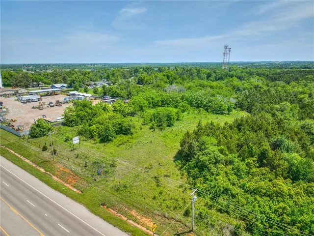 Photo 8 — 18320 NE 23rd Street, Harrah, OK 73045