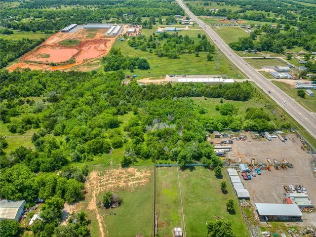 Photo 3 — 18320 NE 23rd Street, Harrah, OK 73045