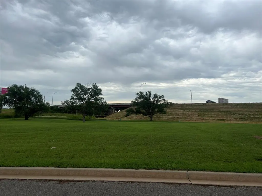 Front exterior — 6 Lombardy Place, Clinton, OK 73601