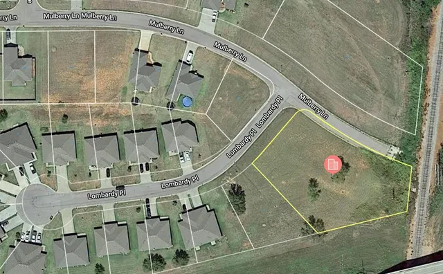 Photo 2 — 2 Lombardy Place, Clinton, OK 73601