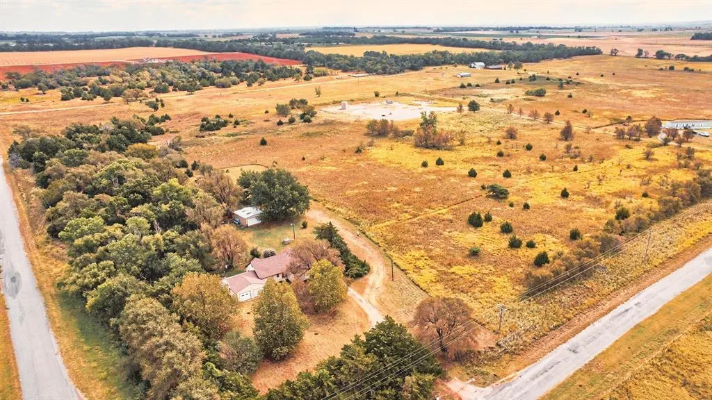 Photo 2 — 12004 N 2110 Road, Dill City, OK 73641
