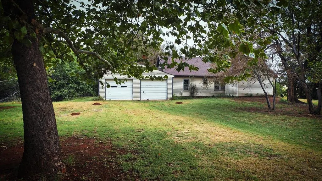 Photo 3 — 12004 N 2110 Road, Dill City, OK 73641