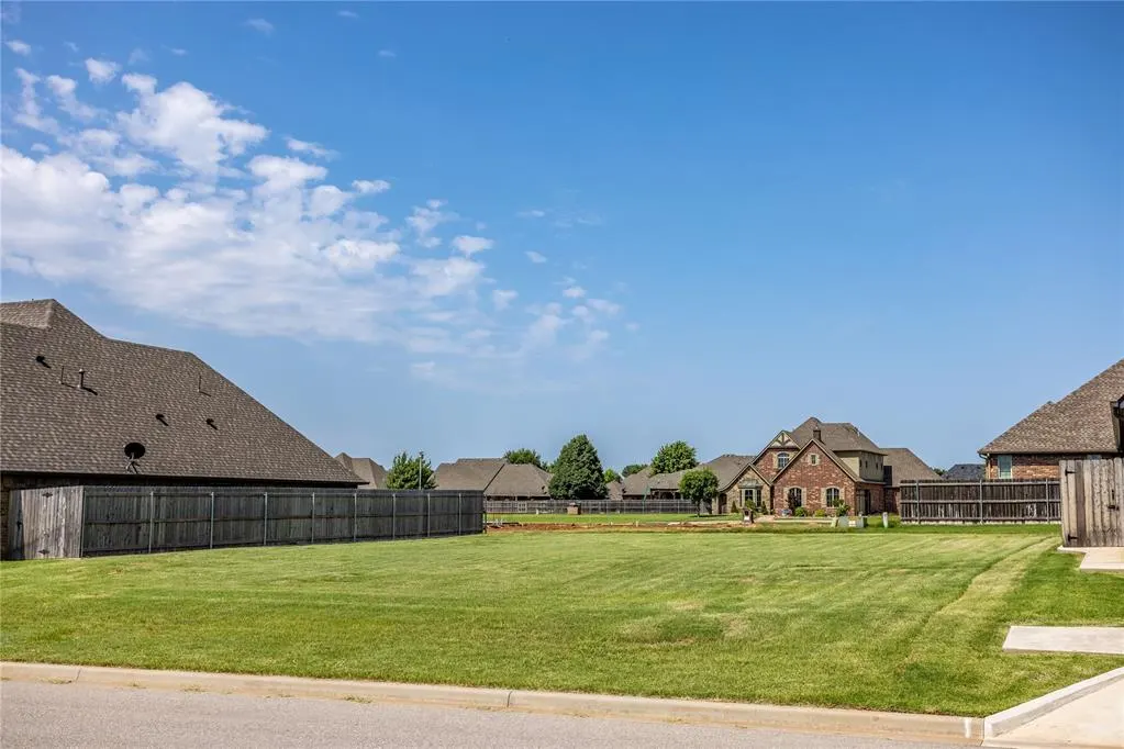 Photo 3 — 1305 Chestnut Place, Weatherford, OK 73096