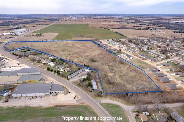 Front exterior — 1238 Perry Avenue, Perry, OK 73077