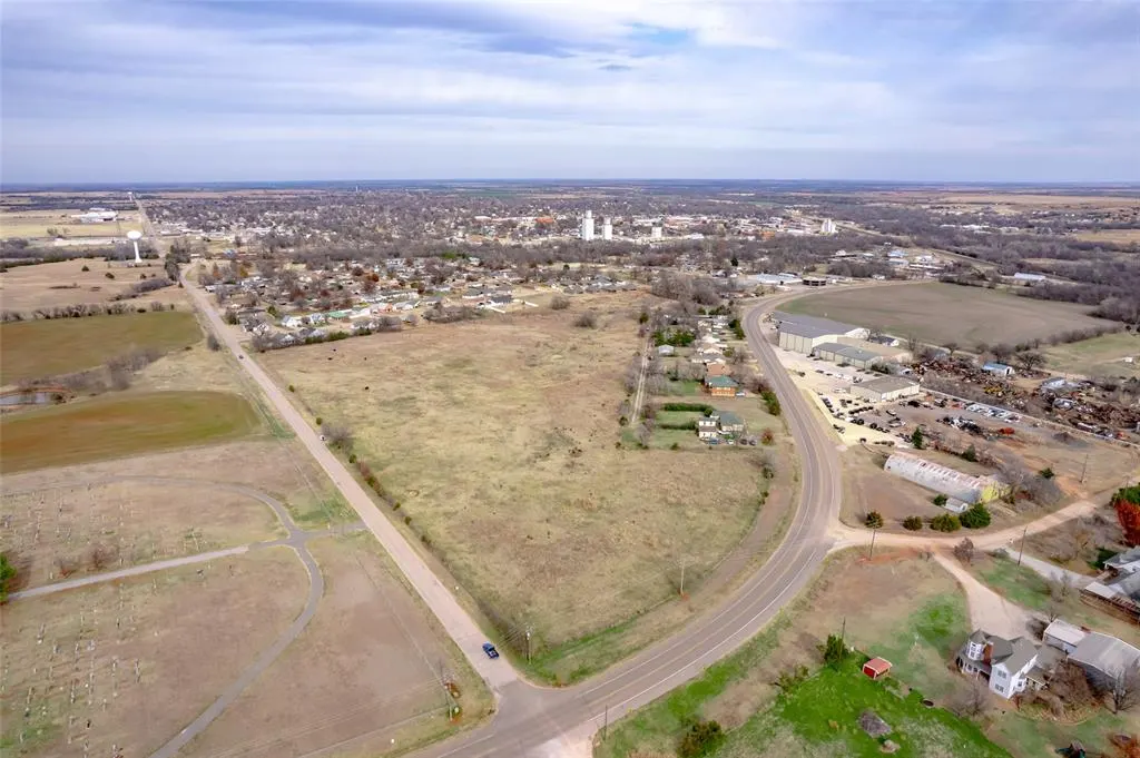 Photo 3 — 1238 Perry Avenue, Perry, OK 73077