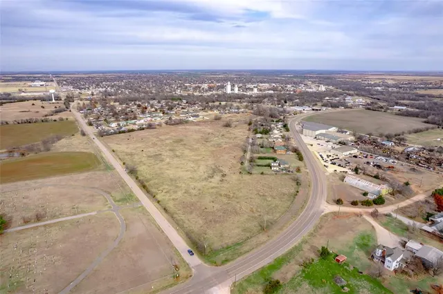 Photo 3 — 1238 Perry Avenue, Perry, OK 73077