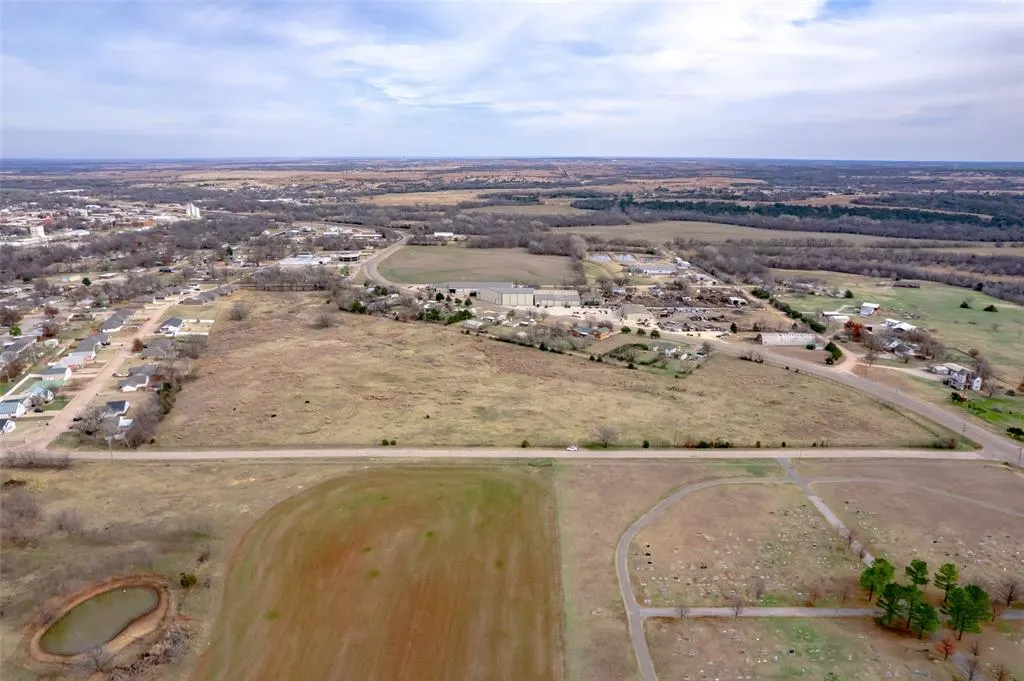 Photo 5 — 1238 Perry Avenue, Perry, OK 73077
