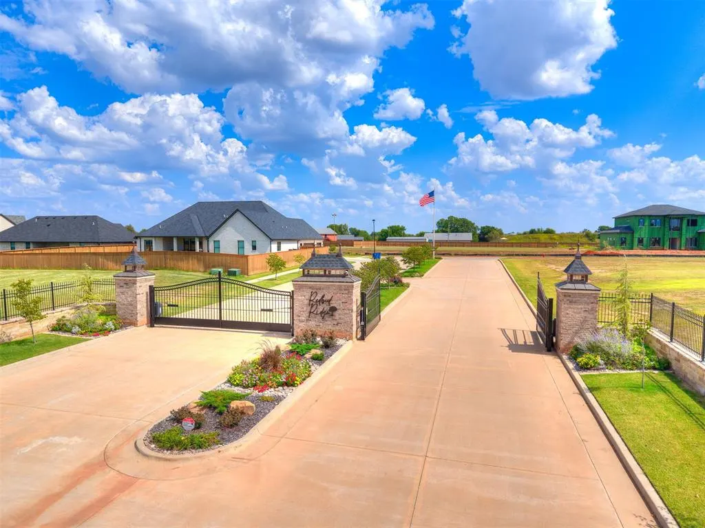 Photo 3 — 3513 Scissortail Lane, Chickasha, OK 73018